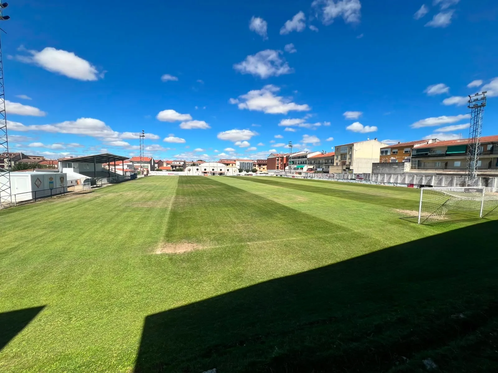 Foto 2 - Puesta a punto del Francisco Mateos: 18.000 euros para renovar su c&eacute;sped natural