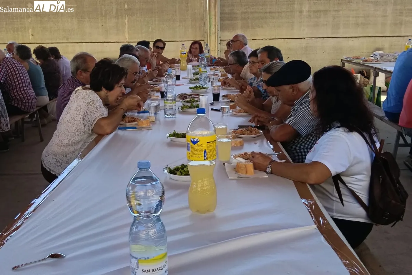Comida de hermandad de la Asociación de mayores de Bermellar 
