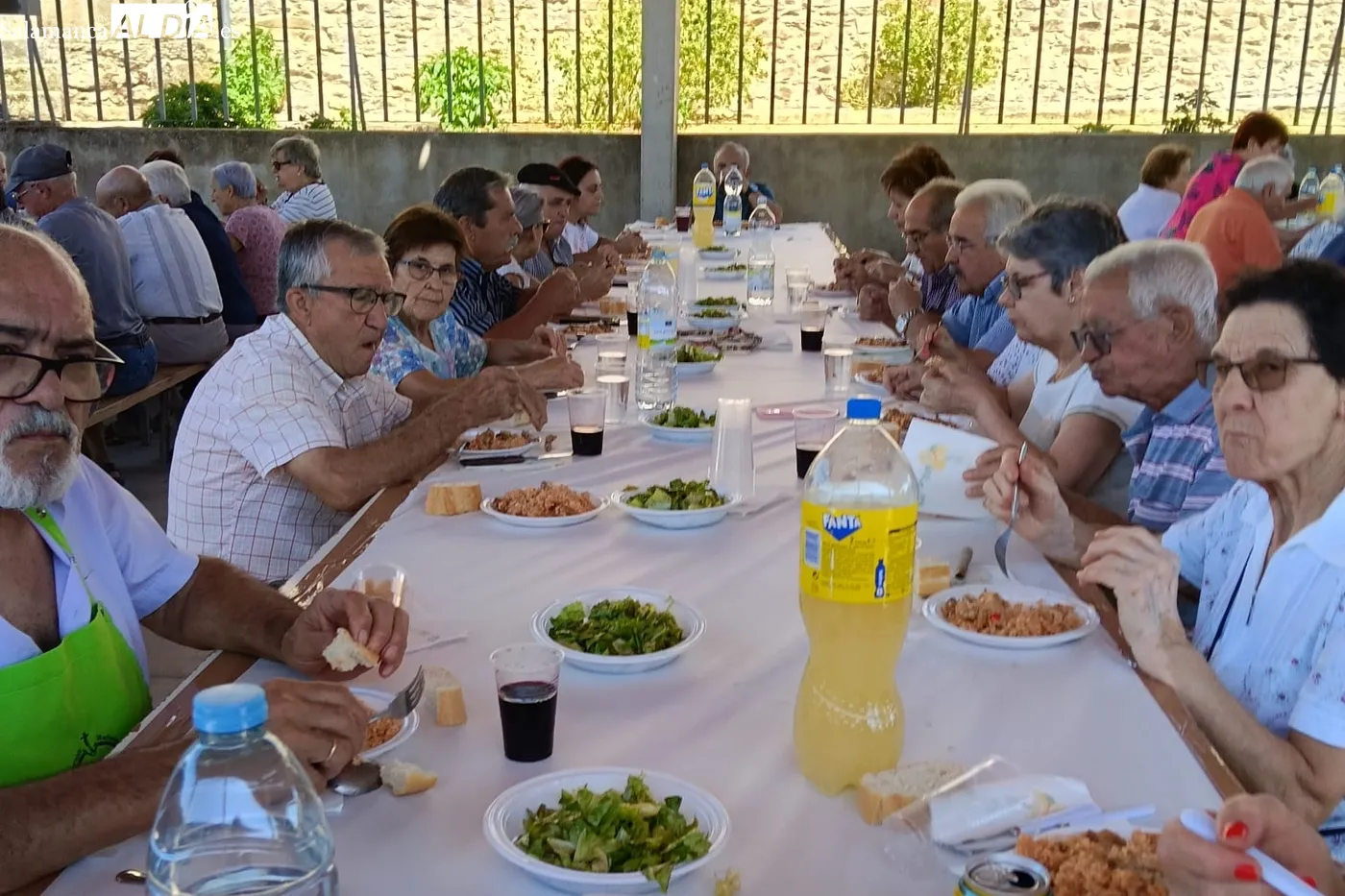 Comida de hermandad de la Asociación de mayores de Bermellar 