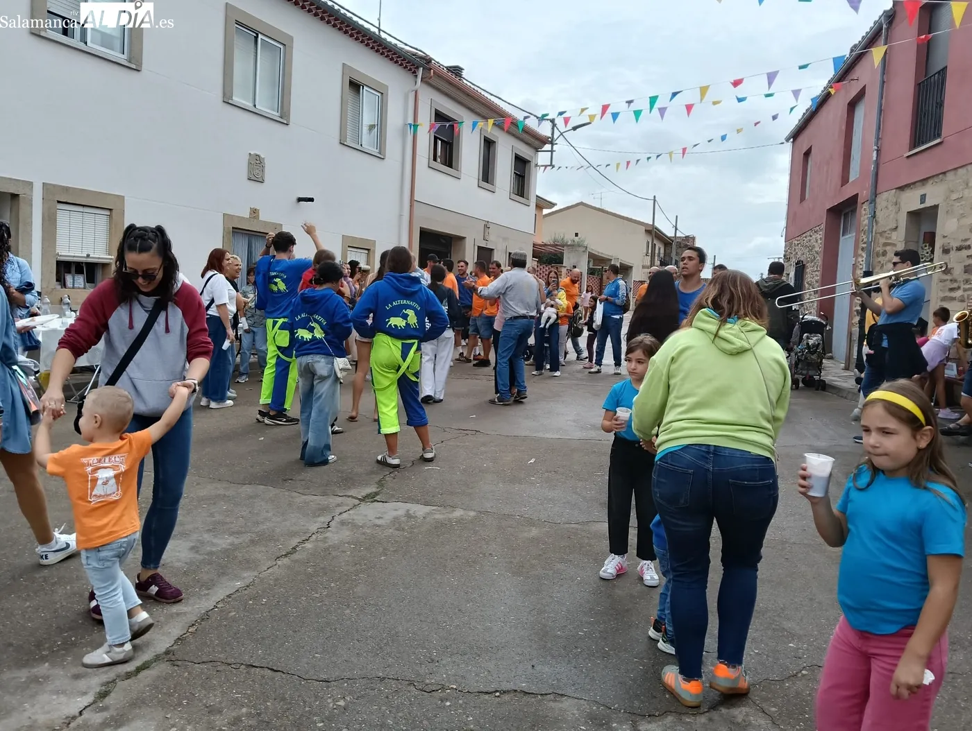 Pasacalles de cabezudos con la peña Los Toreros / INFOTUR