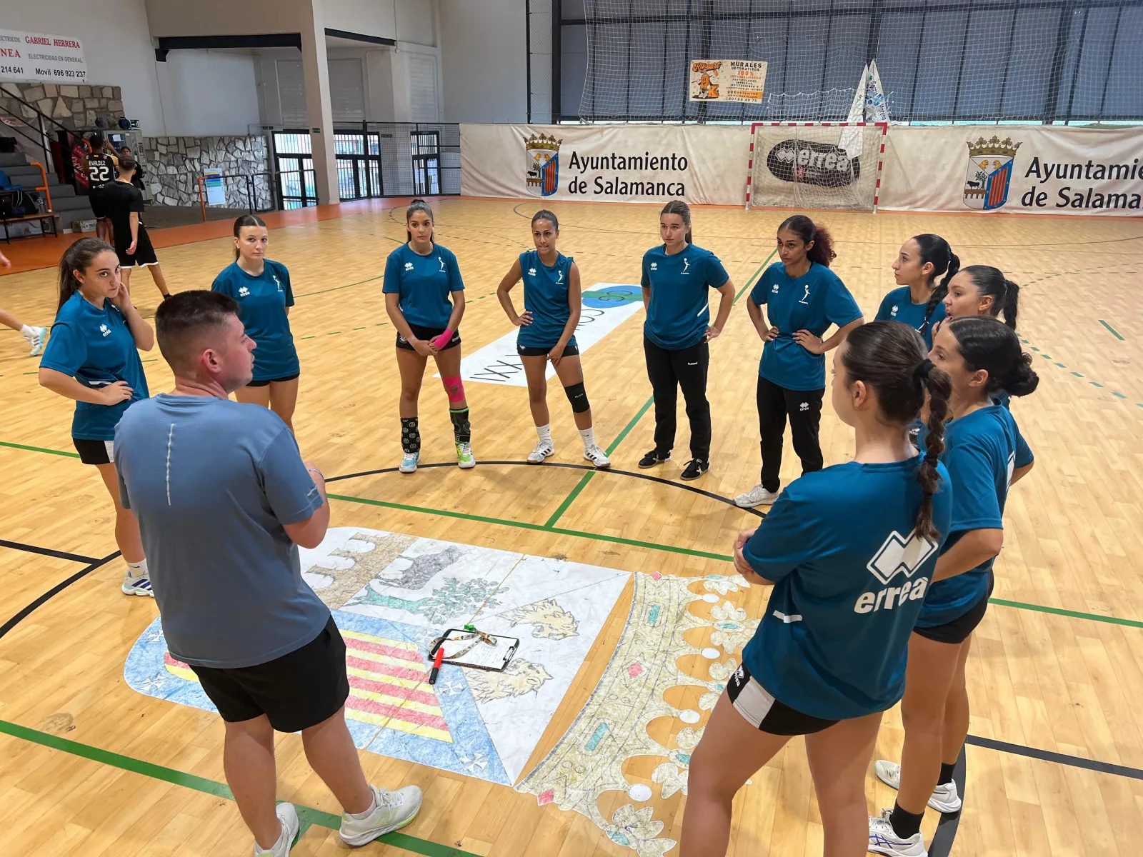 Foto 3 - El BM Ciudad de Salamanca femenino inicia la pretemporada con Jos&eacute; Mart&iacute;n al mando
