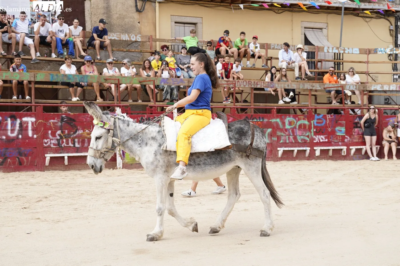Los quintos de Vilvestre animan las Fiestas del Toro en honor a San Sebastián / REP. GRÁFICO: LUIS MIGUEL CONDE 