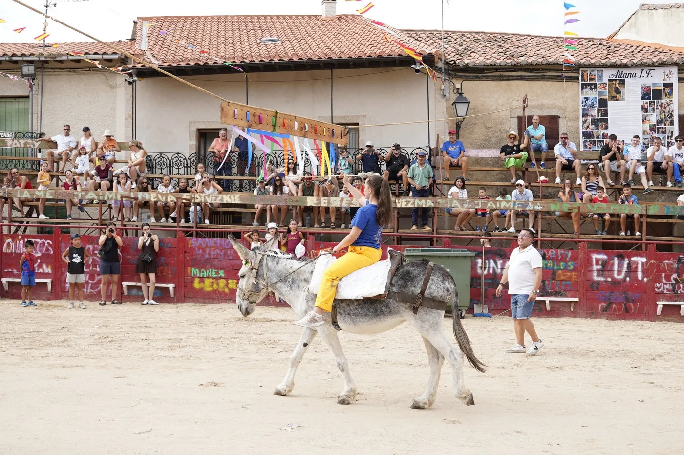 Los quintos de Vilvestre animan las Fiestas del Toro en honor a San Sebastián / REP. GRÁFICO: LUIS MIGUEL CONDE 