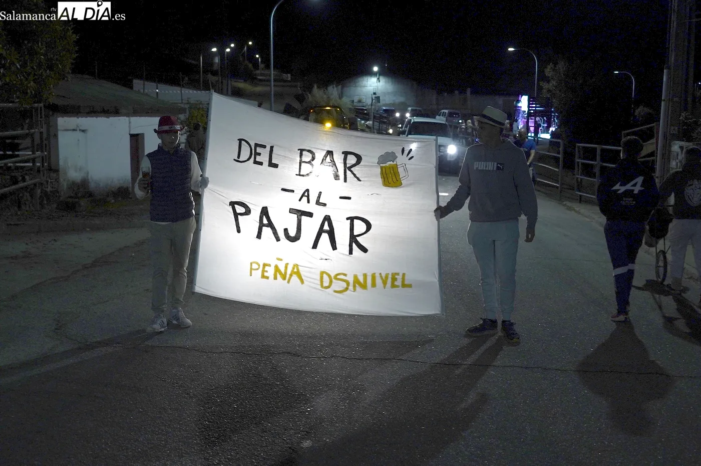 Apoteósico desfile de carrozas en Aldeadávila de la Ribera / REP. GRÁFICO: LUIS MIGUEL CONDE