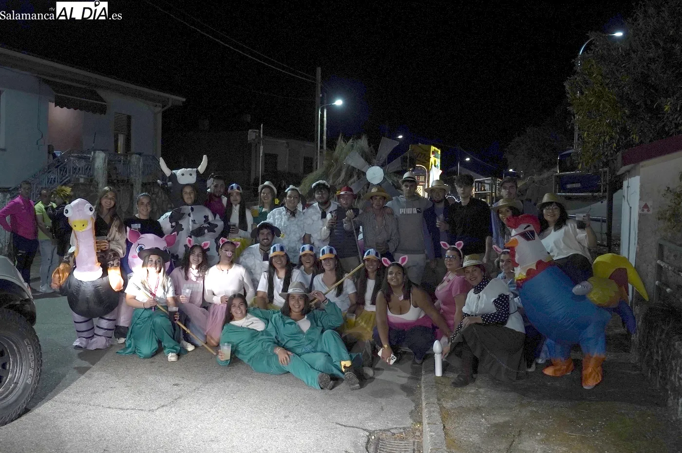Apoteósico desfile de carrozas en Aldeadávila de la Ribera / REP. GRÁFICO: LUIS MIGUEL CONDE