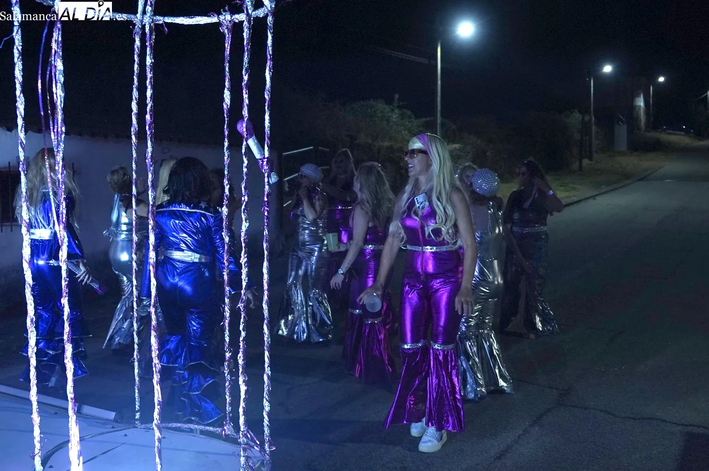 Apoteósico desfile de carrozas en Aldeadávila de la Ribera / REP. GRÁFICO: LUIS MIGUEL CONDE