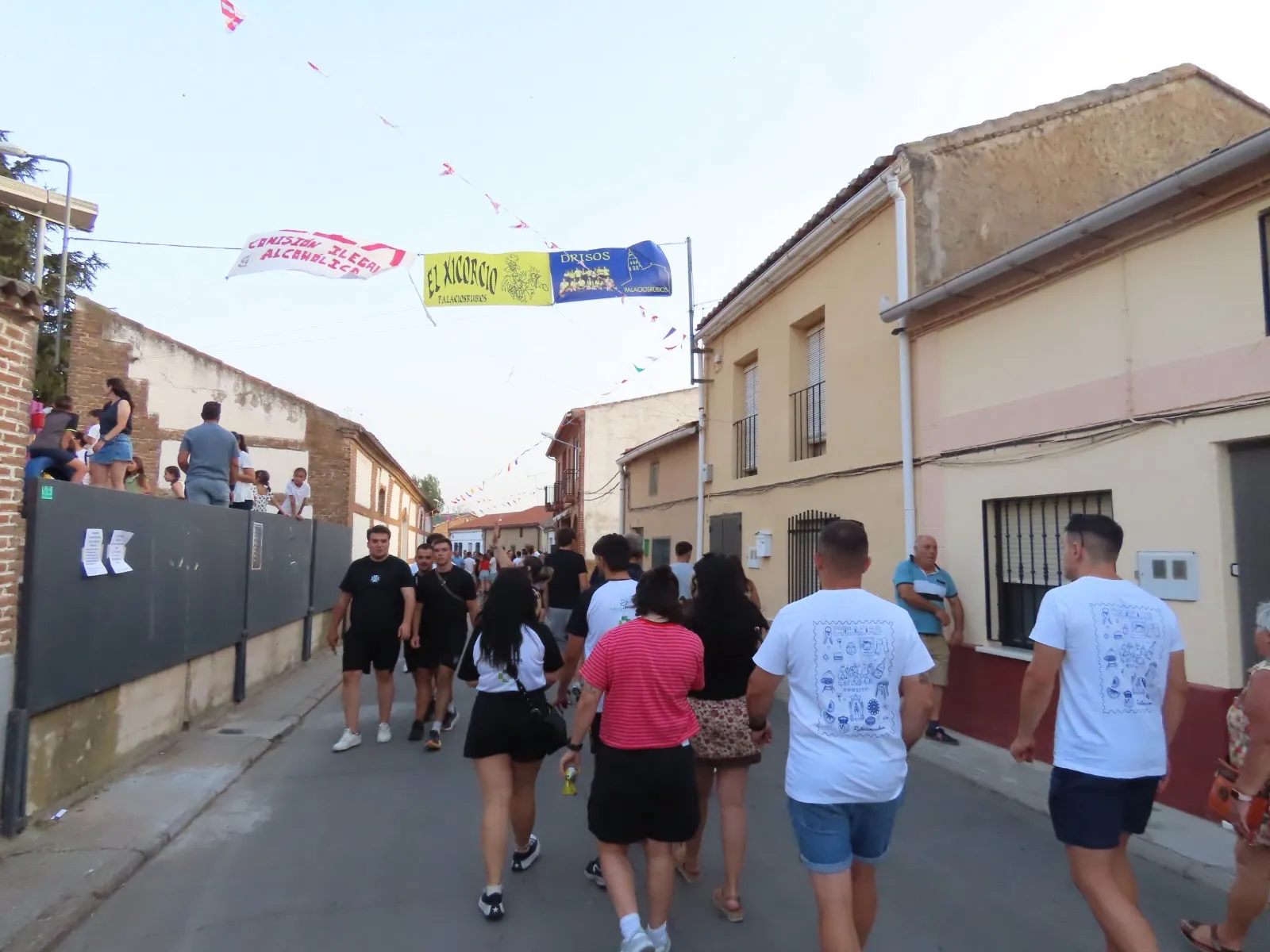 Foto 6 - Palaciosrubios se vuelca con un multitudinario encierro urbano en sus fiestas patronales