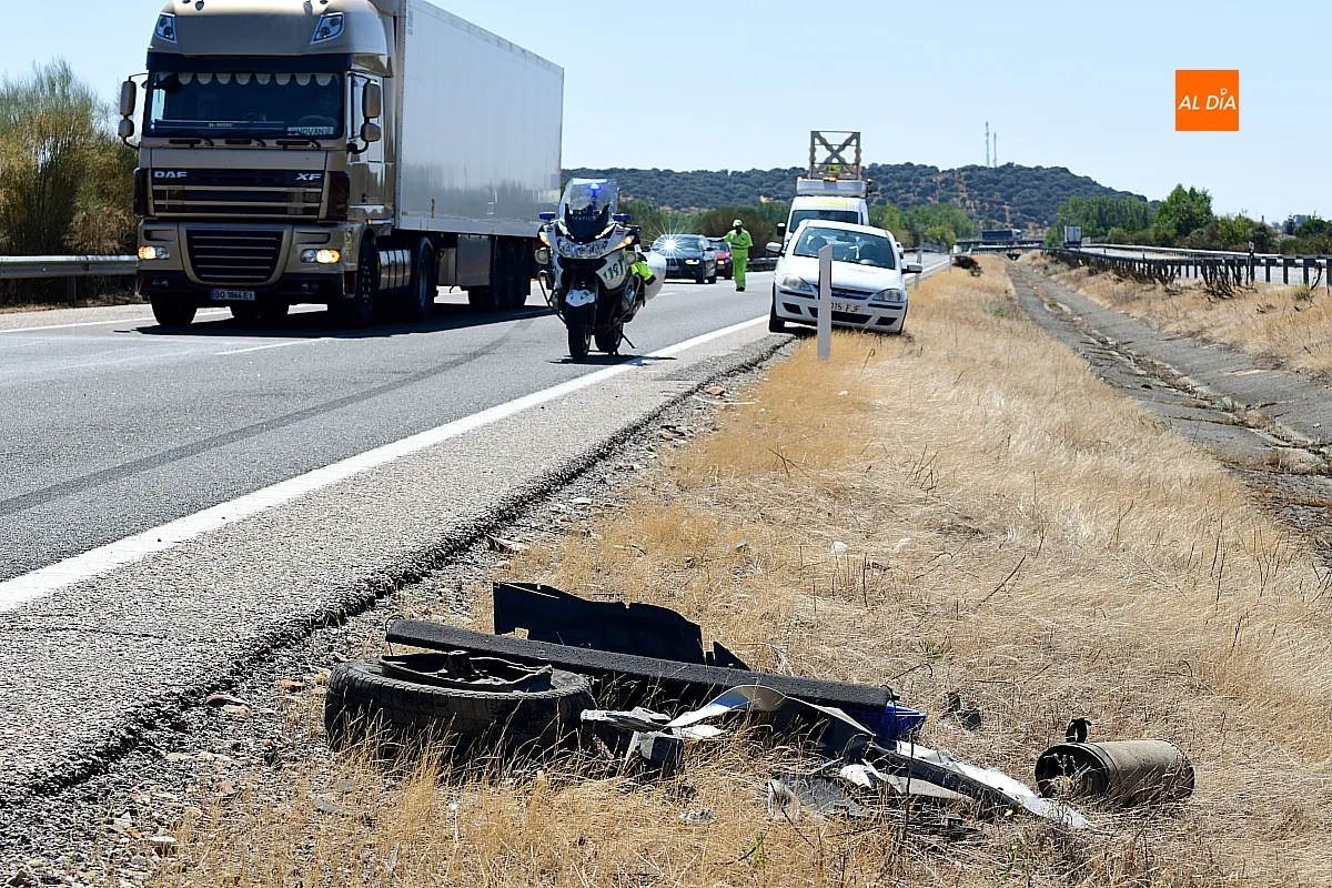 Foto 2 - FOTOS | Un var&oacute;n de 60 a&ntilde;os herido en un accidente de tr&aacute;fico en la A-62 a su paso por Cuidad Rodrigo