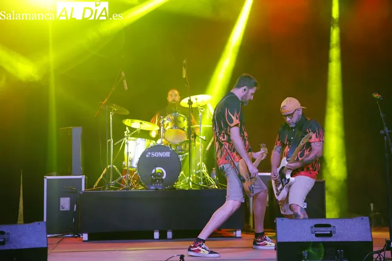 Foto 12 - Alba Fest 2026: Dos formas de entender el punk hicieron rugir la Plaza Mayor de Alba de Tormes