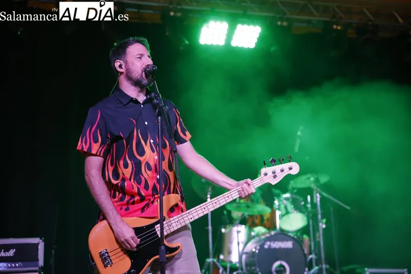Foto 13 - Alba Fest 2026: Dos formas de entender el punk hicieron rugir la Plaza Mayor de Alba de Tormes