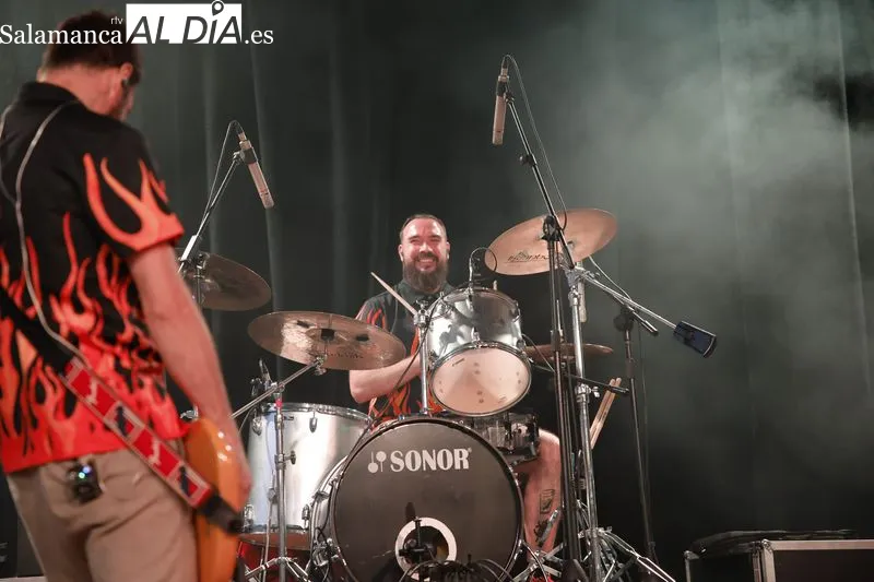 Foto 17 - Alba Fest 2026: Dos formas de entender el punk hicieron rugir la Plaza Mayor de Alba de Tormes