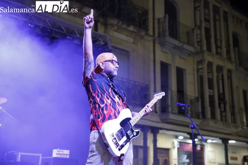 Foto 18 - Alba Fest 2026: Dos formas de entender el punk hicieron rugir la Plaza Mayor de Alba de Tormes