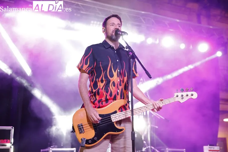 Foto 8 - Alba Fest 2026: Dos formas de entender el punk hicieron rugir la Plaza Mayor de Alba de Tormes