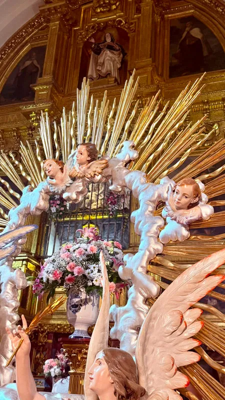 Foto 10 - La devoci&oacute;n devuelve el esplendor a las andas del Santo Brazo de Santa Teresa