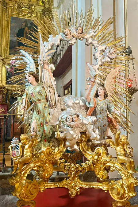 Foto 3 - La devoci&oacute;n devuelve el esplendor a las andas del Santo Brazo de Santa Teresa