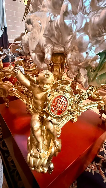 Foto 4 - La devoci&oacute;n devuelve el esplendor a las andas del Santo Brazo de Santa Teresa