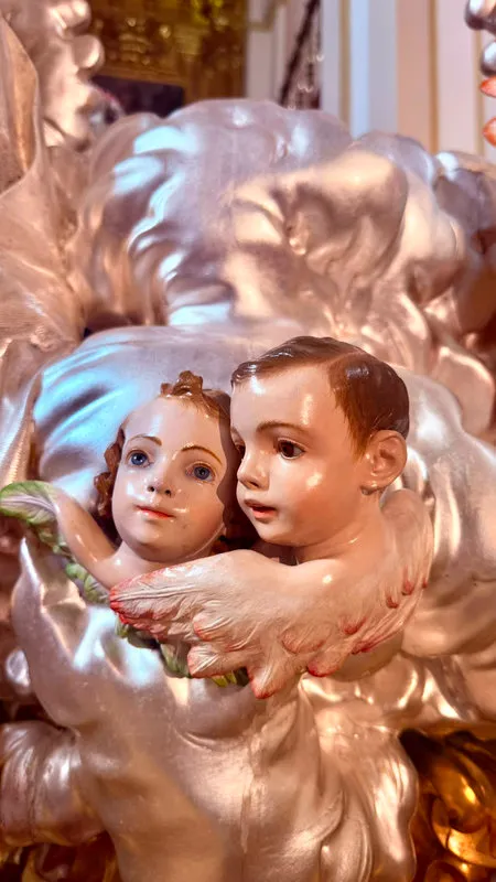 Foto 6 - La devoci&oacute;n devuelve el esplendor a las andas del Santo Brazo de Santa Teresa