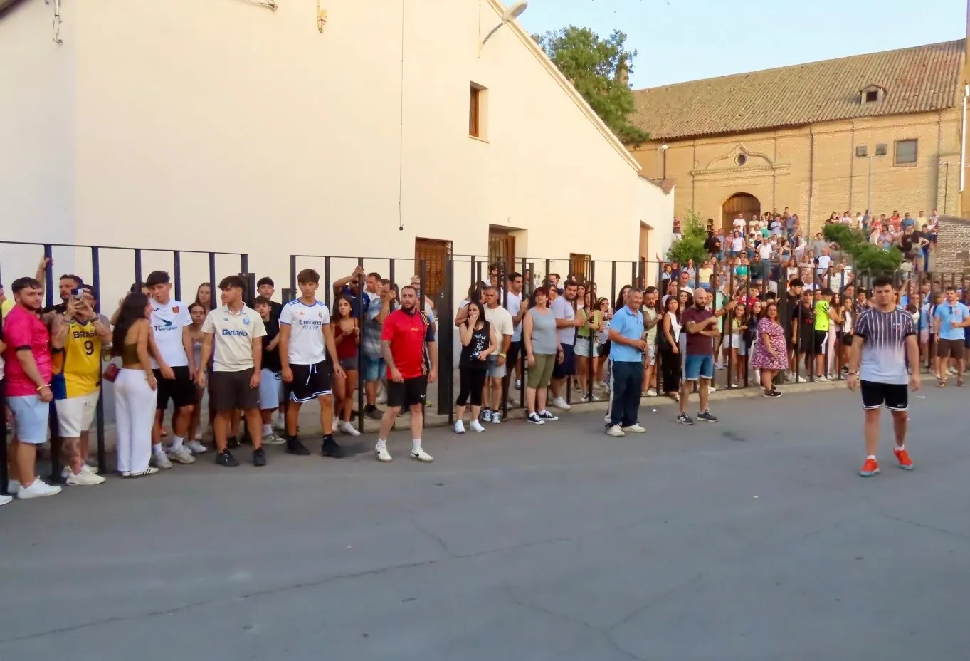 Foto 2 - Palaciosrubios se vuelca con un multitudinario encierro urbano en sus fiestas patronales
