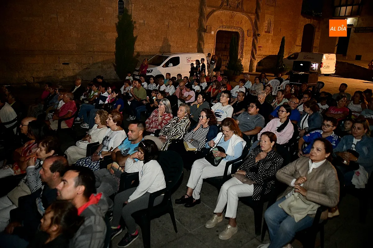 La plaza del Conde se llena para ver cine de verano