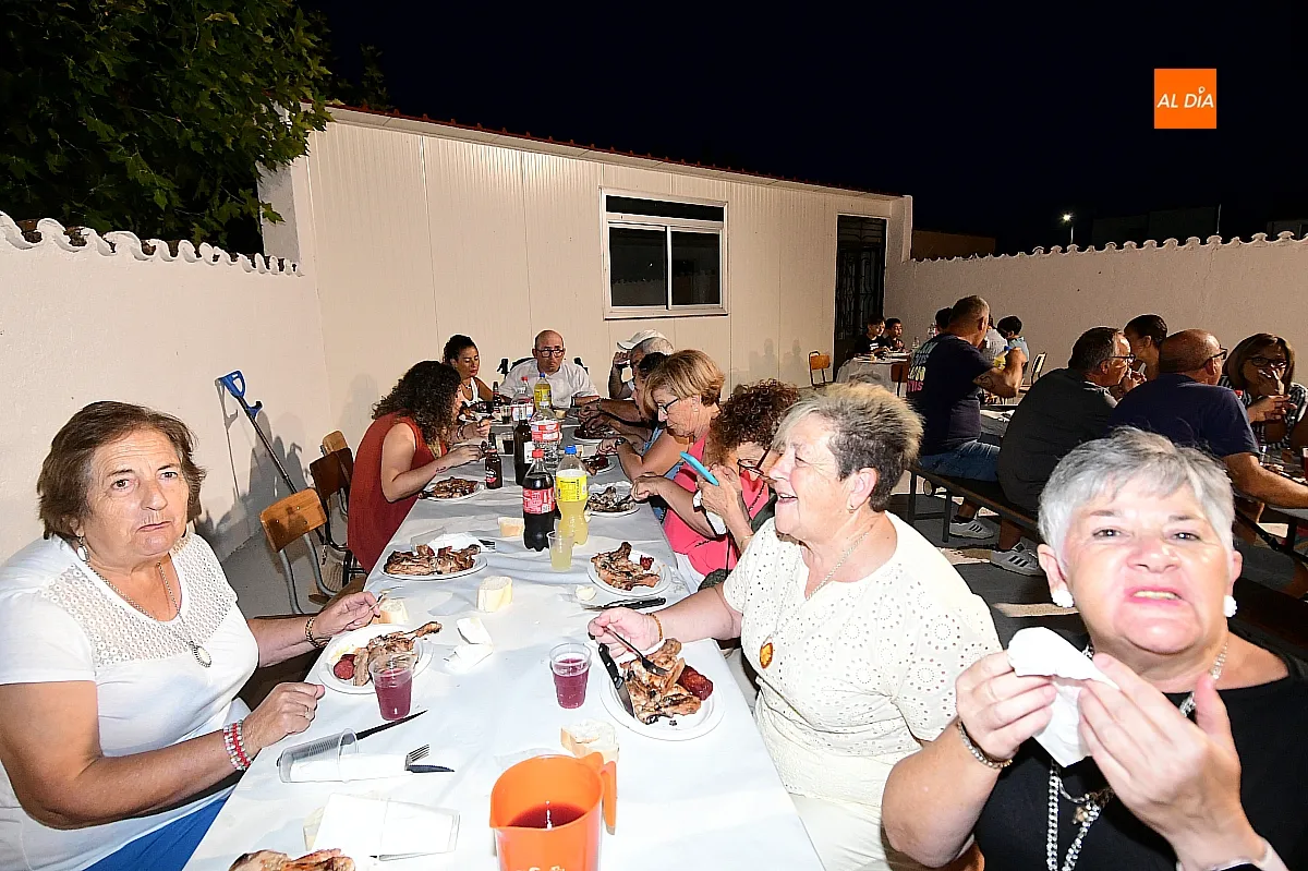 Cena de vecinos de Ivanrey