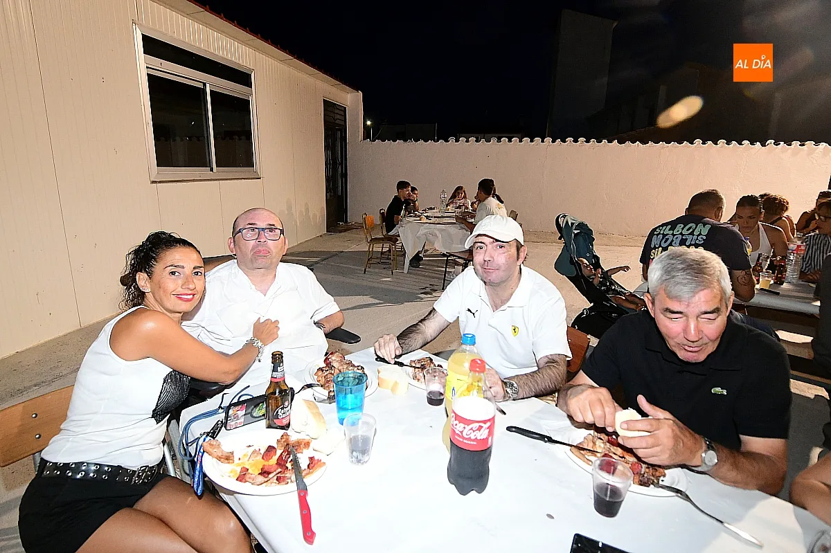 Cena de vecinos de Ivanrey
