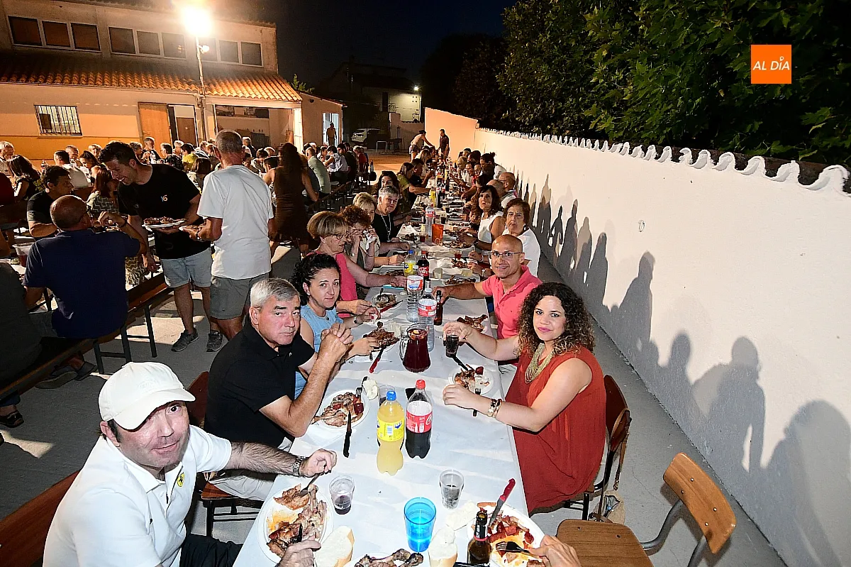 Cena de vecinos de Ivanrey