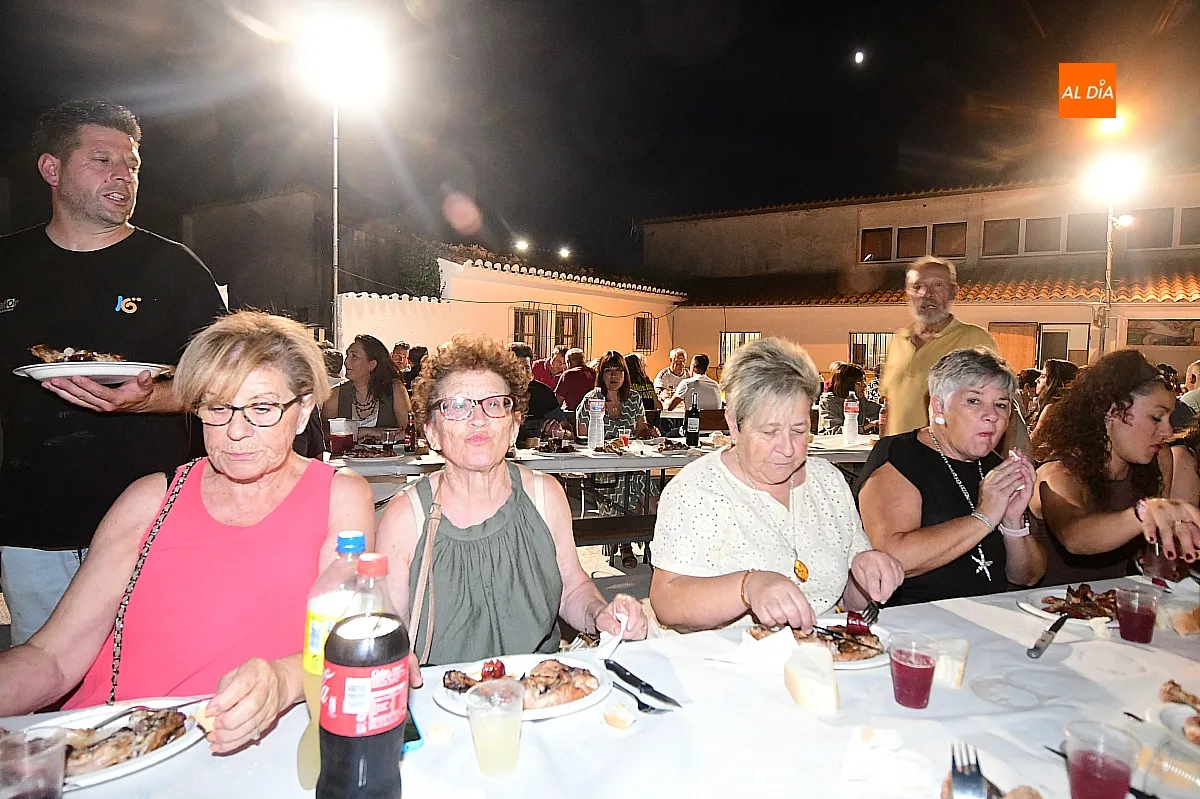 Cena de vecinos de Ivanrey