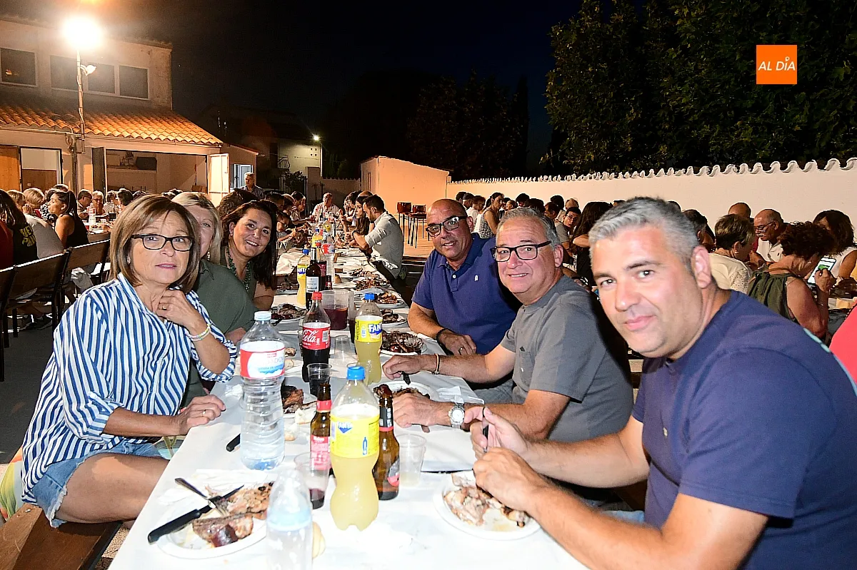 Cena de vecinos de Ivanrey