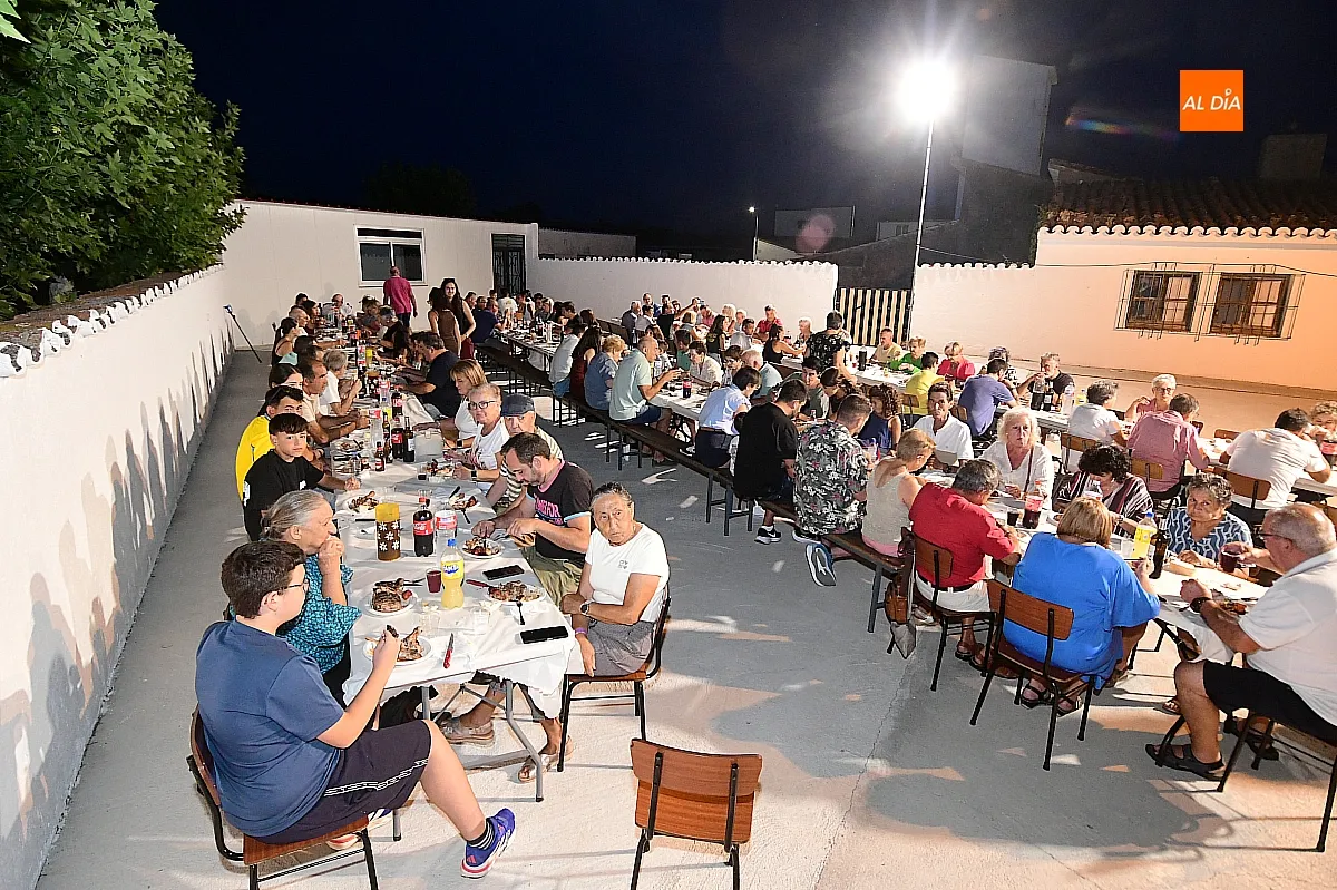 Cena de vecinos de Ivanrey