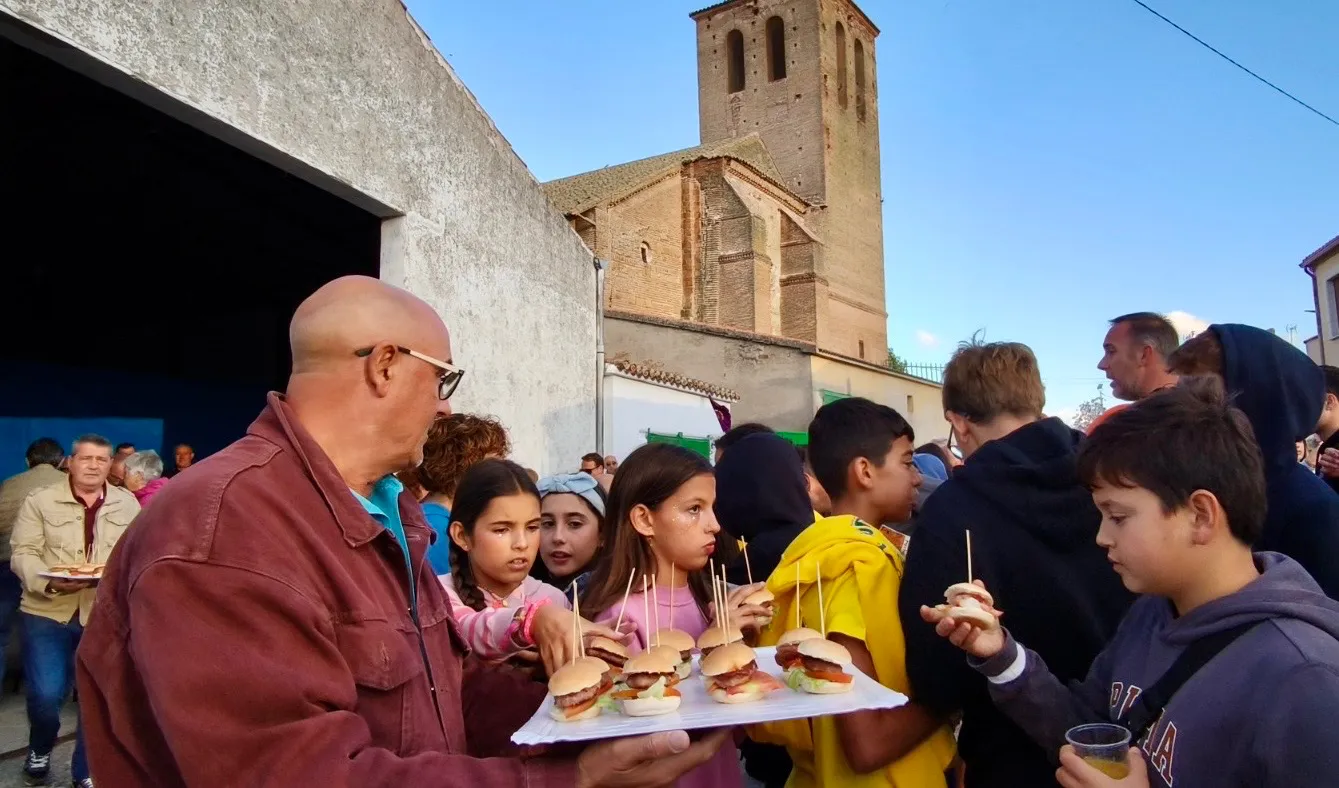 Foto 5 - Las calles de Villaflores se llenan de ambiente y color pe&ntilde;ista para dar la bienvenida a las fiestas de San Agust&iacute;n