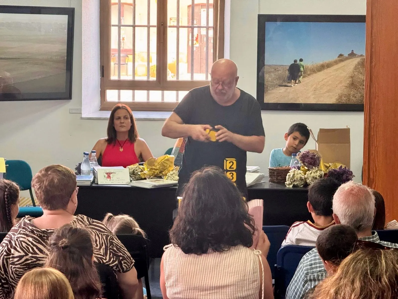 Foto 3 - Emotiva y concurrida presentaci&oacute;n de los libros infantiles &lsquo;Tikis Mikis&rsquo; y &lsquo;Tu me pintas, yo te cuento&rsquo; en Cantalpino