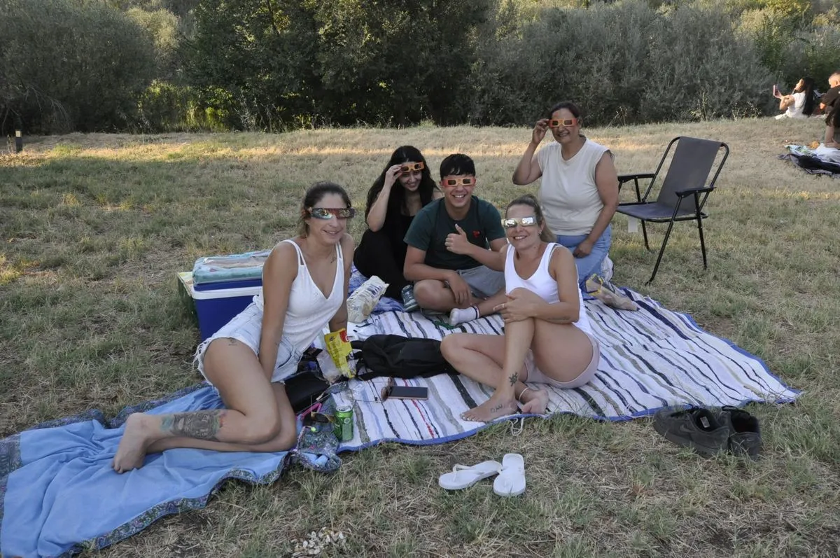 Gran afluencia en la Isla del Soto, en Santa Marta, para presenciar el histórico eclipse total de sol
