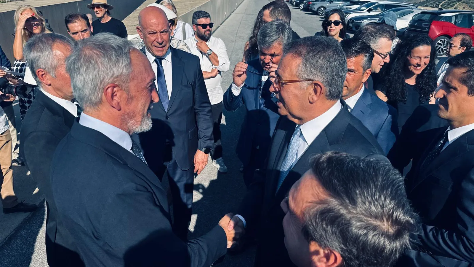 El consejero de Cultura (izda), Turismo y Deporte, Alberto Díaz Pico y el presidente luso António José Seguro (dcha)