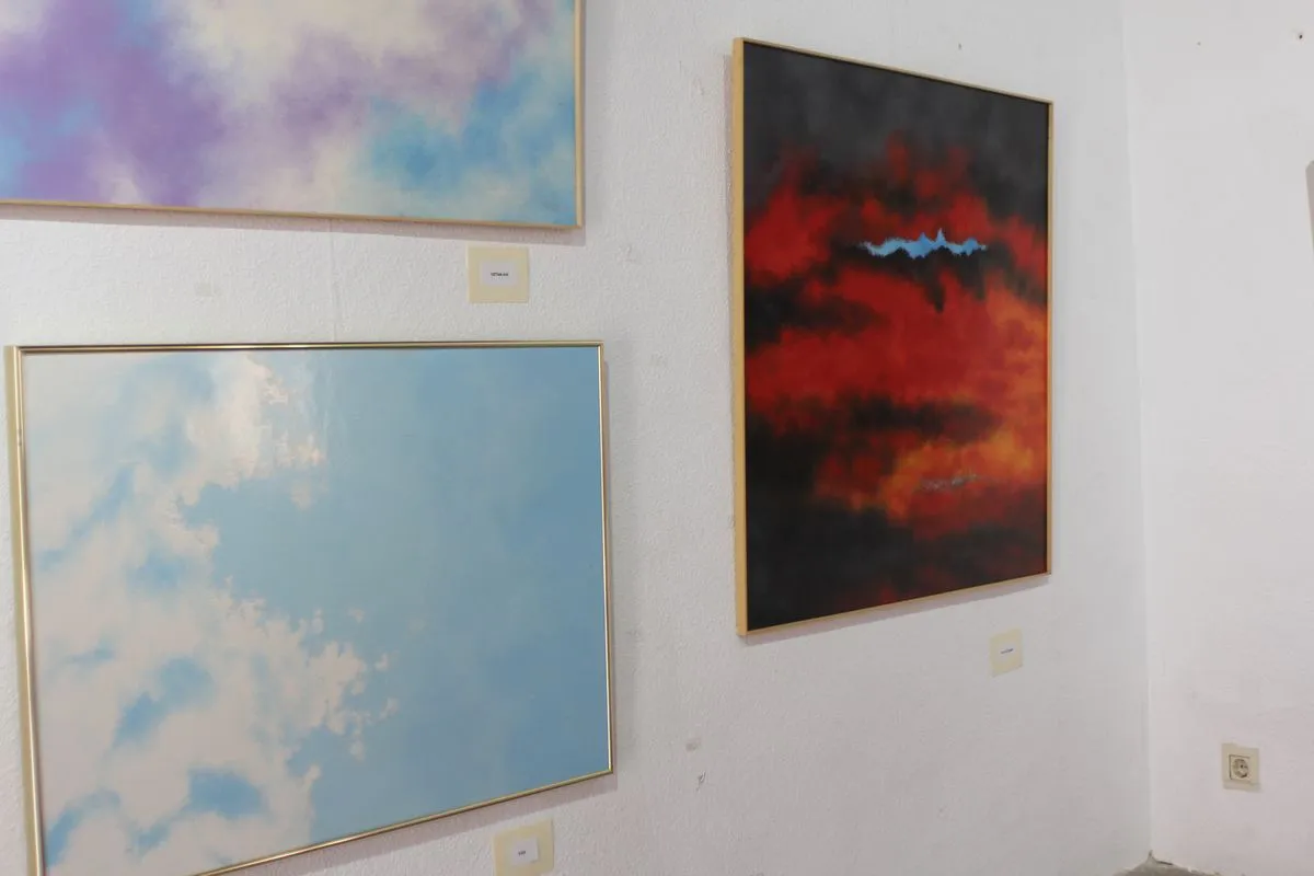 La exposición de David Fronce llena de “Ideas y color” hasta el 29 de agosto la sala consistorial de Monleón