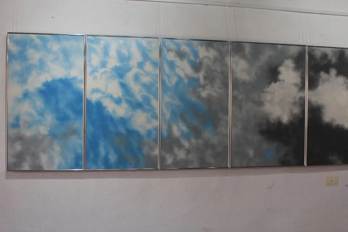 La exposición de David Fronce llena de “Ideas y color” hasta el 29 de agosto la sala consistorial de Monleón