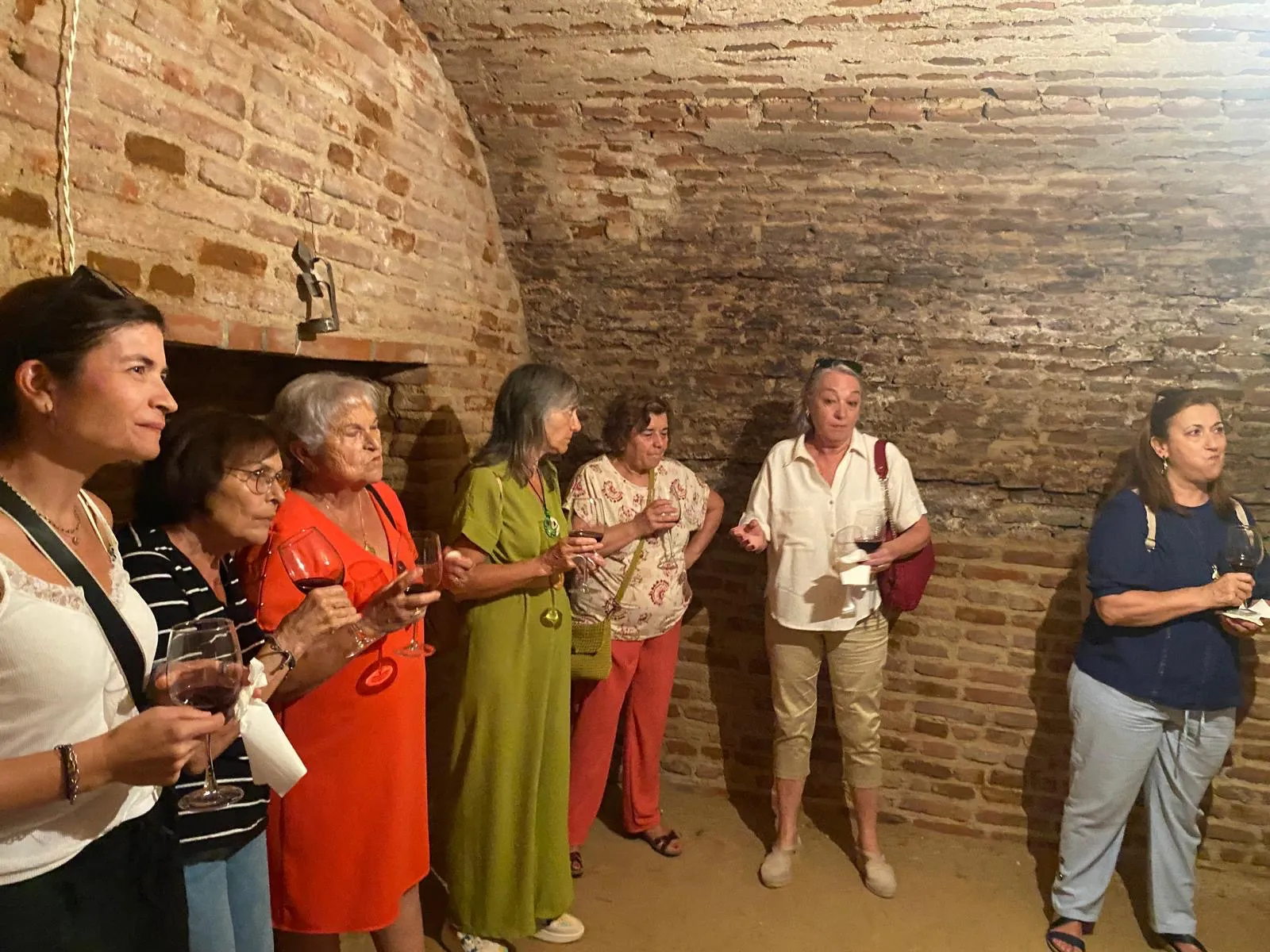 Foto 3 - Las entra&ntilde;as de Macotera vuelven a cobrar vida con una nueva ruta por sus hist&oacute;ricas bodegas
