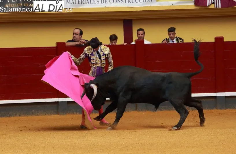 Foto 2 - Manuel Ferbola gana el IX Bols&iacute;n Taurino Botijo de Filigrana