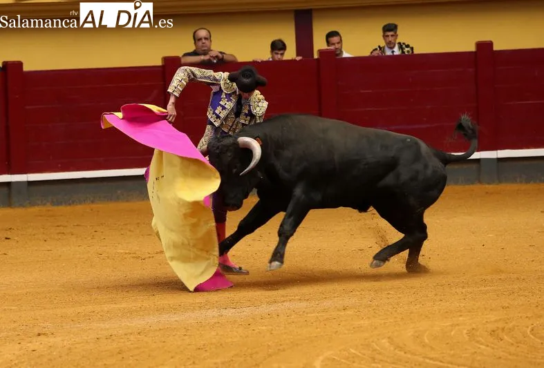 Foto 4 - Manuel Ferbola gana el IX Bols&iacute;n Taurino Botijo de Filigrana