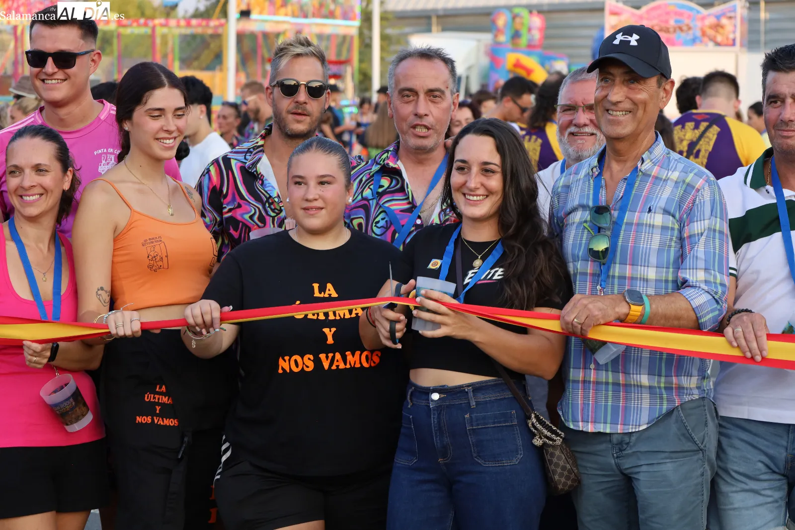 Desfile de peñas e inauguración de la Feria de Día y de Noche en el arranque de las fiestas de Carbajosa de la Sagrada. Fotos: Miguel Á. González