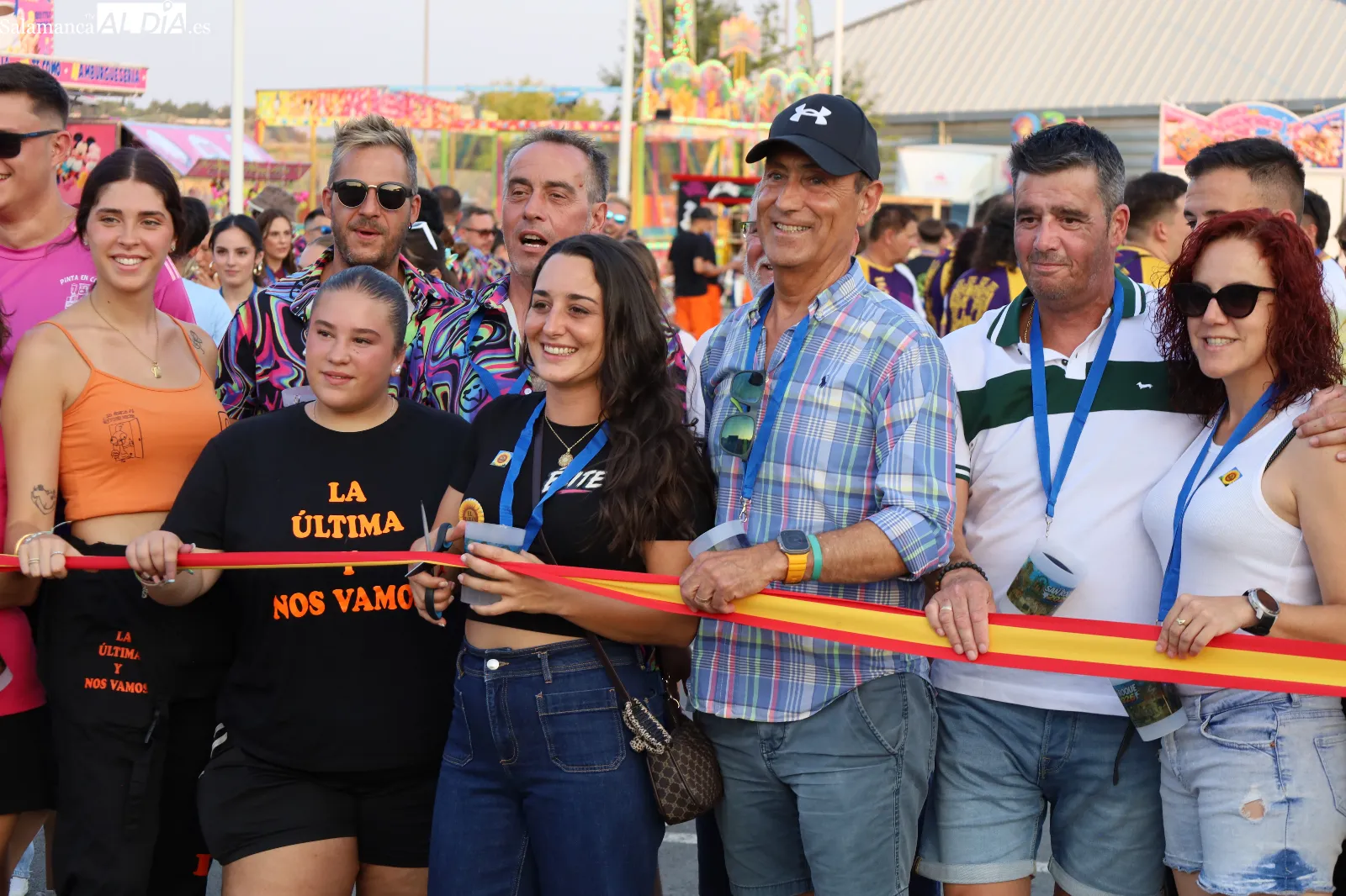 Desfile de peñas e inauguración de la Feria de Día y de Noche en el arranque de las fiestas de Carbajosa de la Sagrada. Fotos: Miguel Á. González