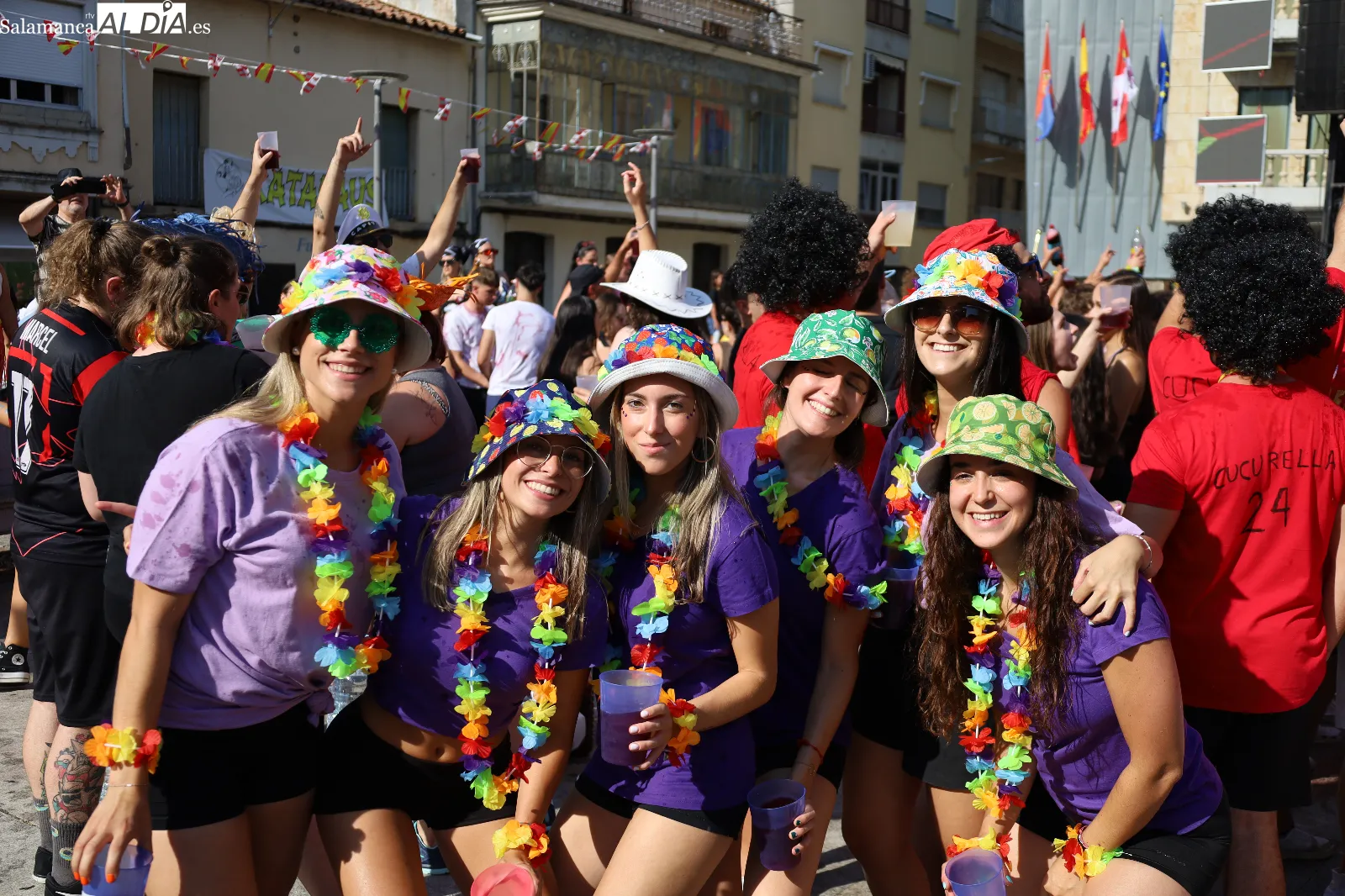 Tradicional chupinazo que inaugura las fiestas de Guijuelo. Fotos: Miguel González