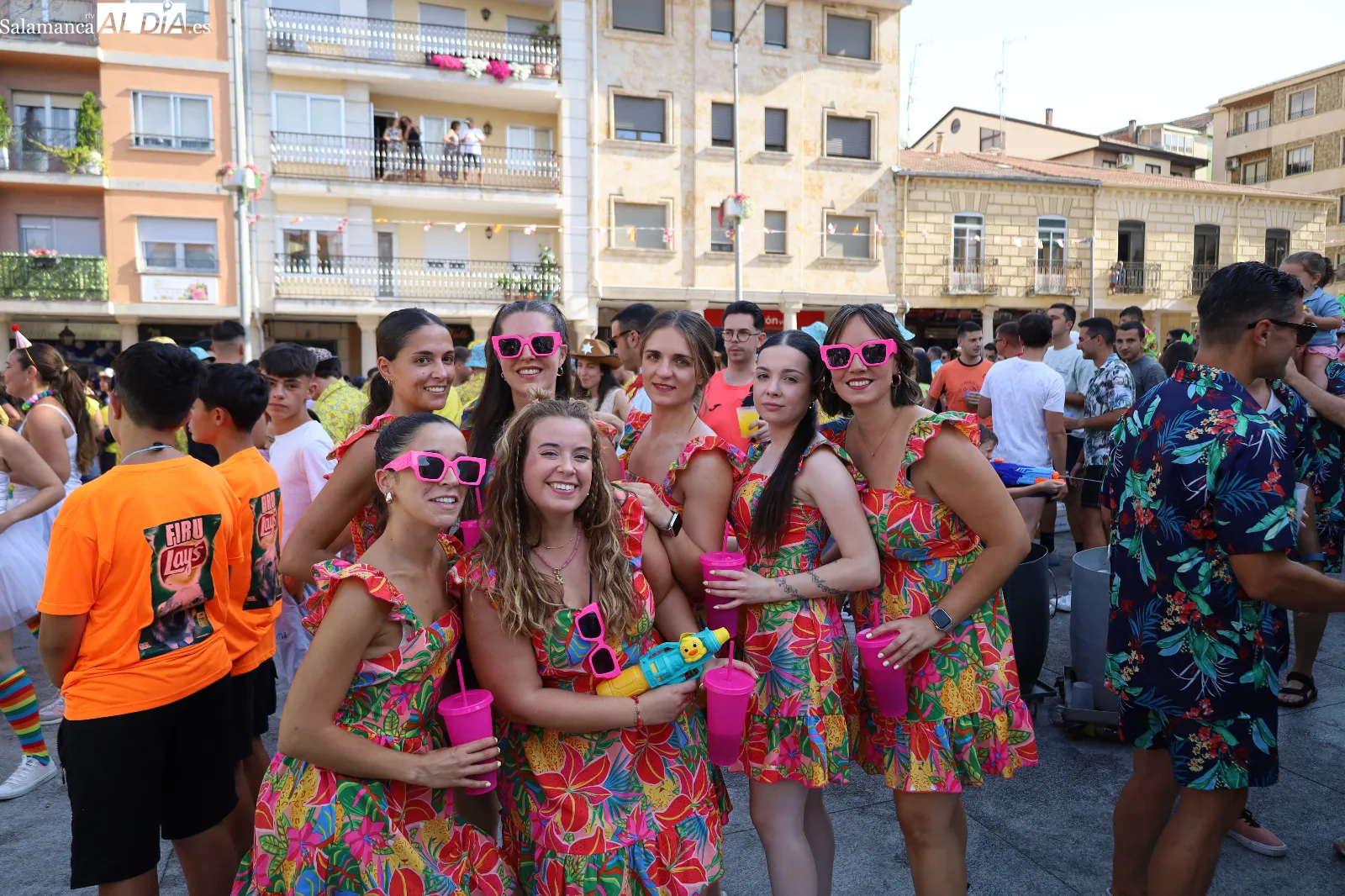 Tradicional chupinazo que inaugura las fiestas de Guijuelo. Fotos: Miguel González