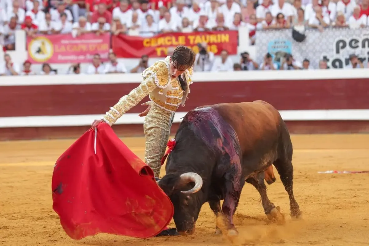 Julio Norte triunfa en su alternativa en Dax y sale a hombros. Foto Comisión Taurina de Dax