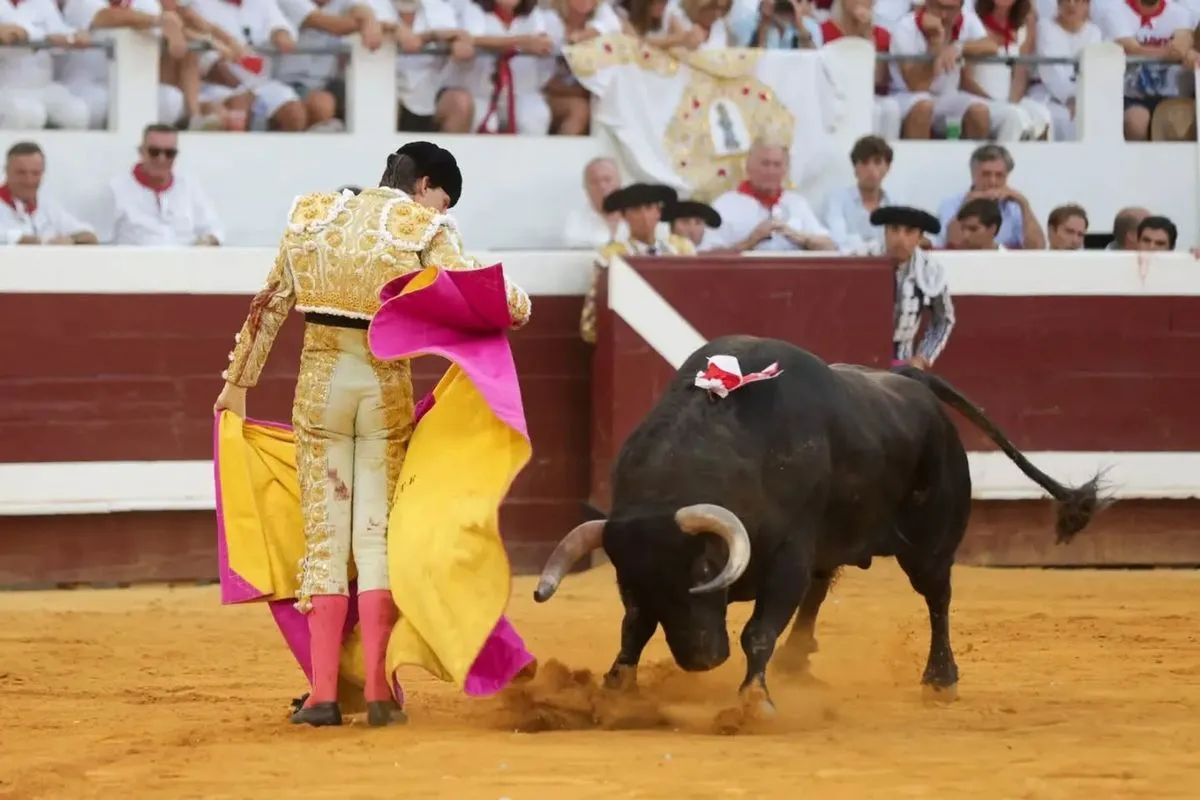 Julio Norte triunfa en su alternativa en Dax y sale a hombros. Foto Comisión Taurina de Dax