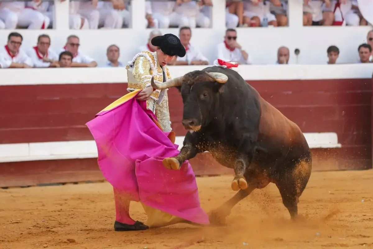Julio Norte triunfa en su alternativa en Dax y sale a hombros. Foto Comisión Taurina de Dax