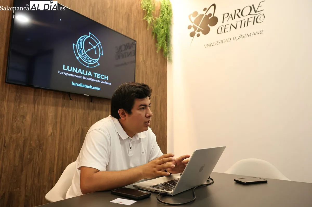 Frank Aquino, fundador de Lunalia Tech, en las instalaciones del Parque Científico de la Universidad de Salamanca. Foto: David Sañudo