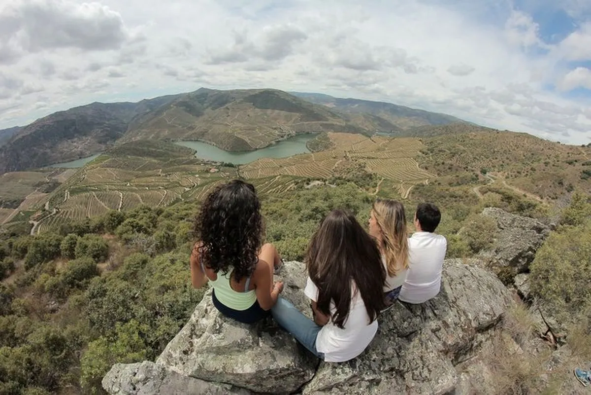 La 'Feira da Maçã, do Vinho e do Azeite' se celebra en Carrazeda de Ansiães (Portugal) desde hace casi tres décadas