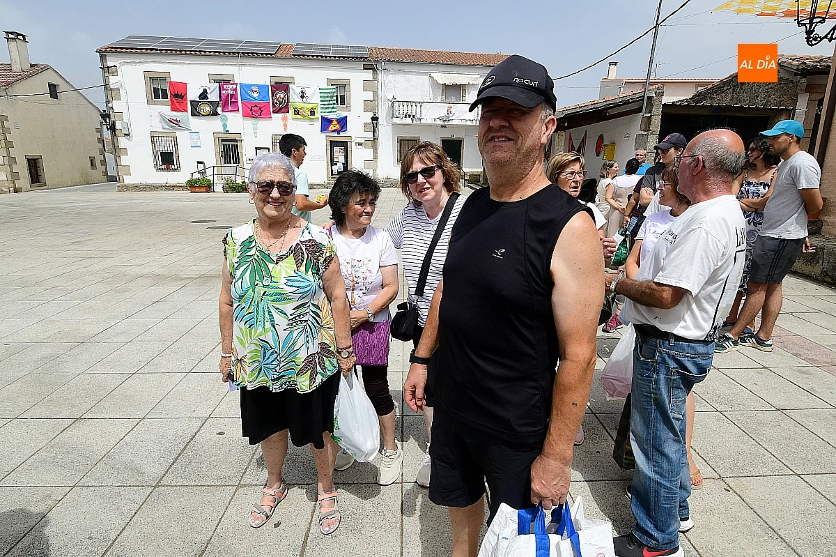 Una paella popular reúne a familias y amigos