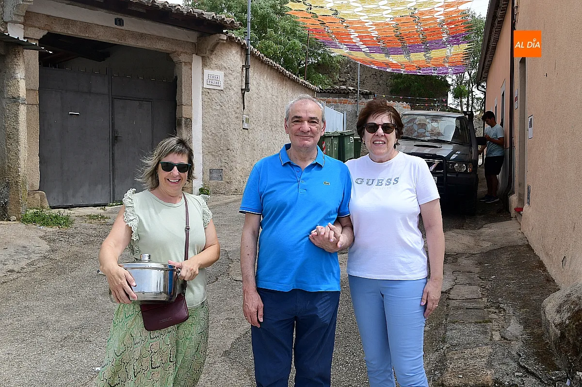 Una paella popular reúne a familias y amigos