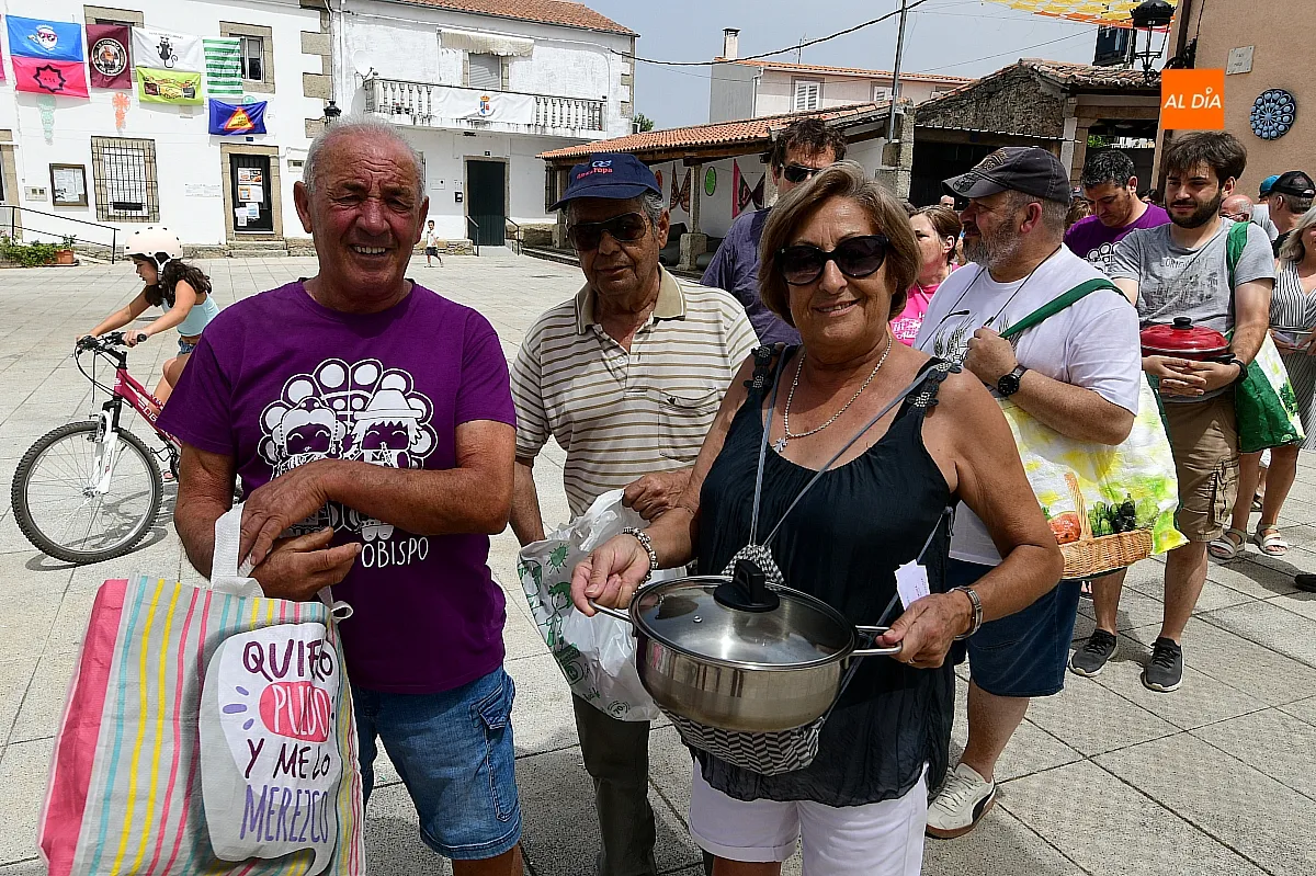 Una paella popular reúne a familias y amigos